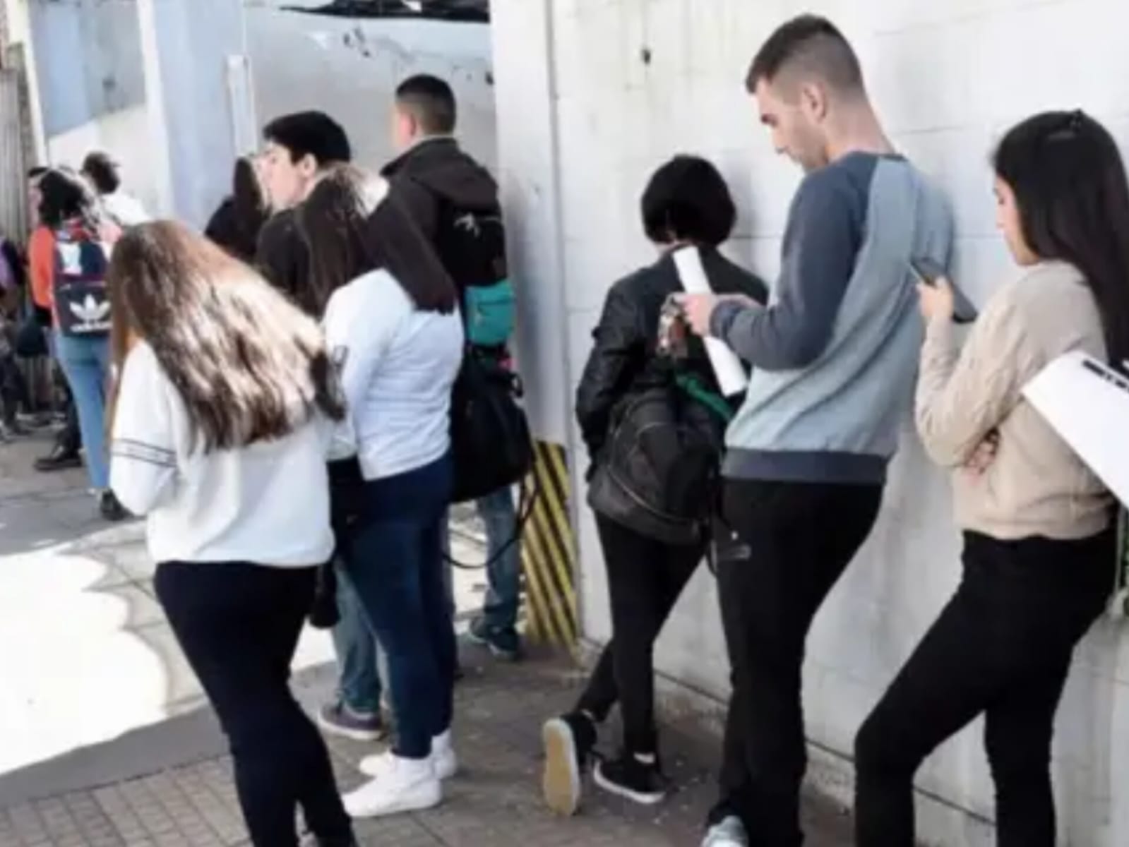 El desempleo juvenil sigue siendo crítico y ya trepó al 25,7%