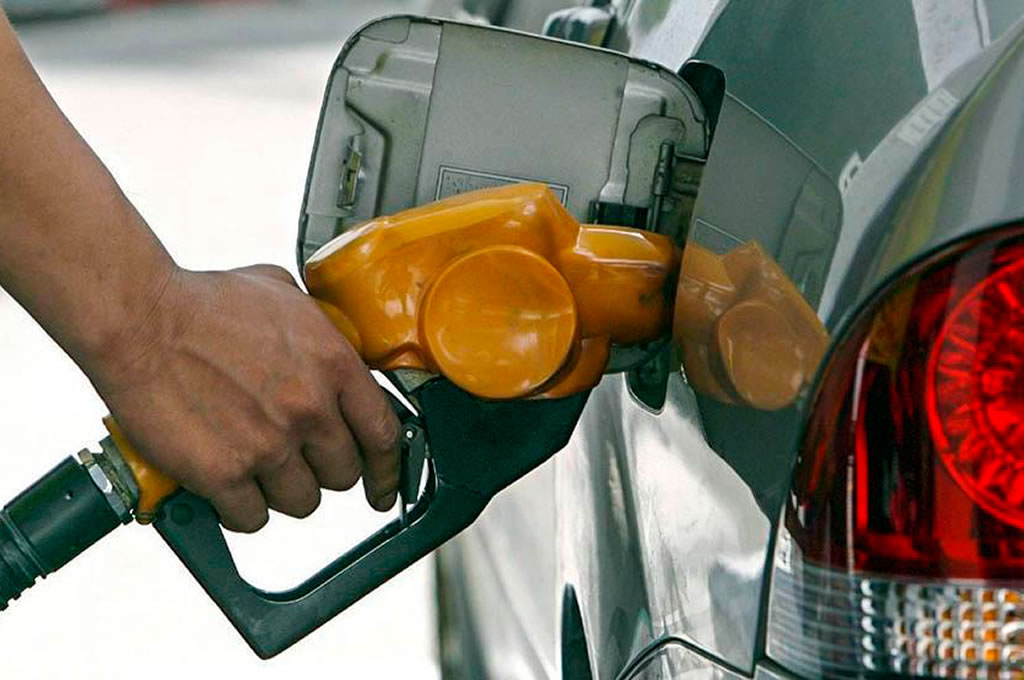Gobierno mantiene precios de los combustibles pese a suba internacional