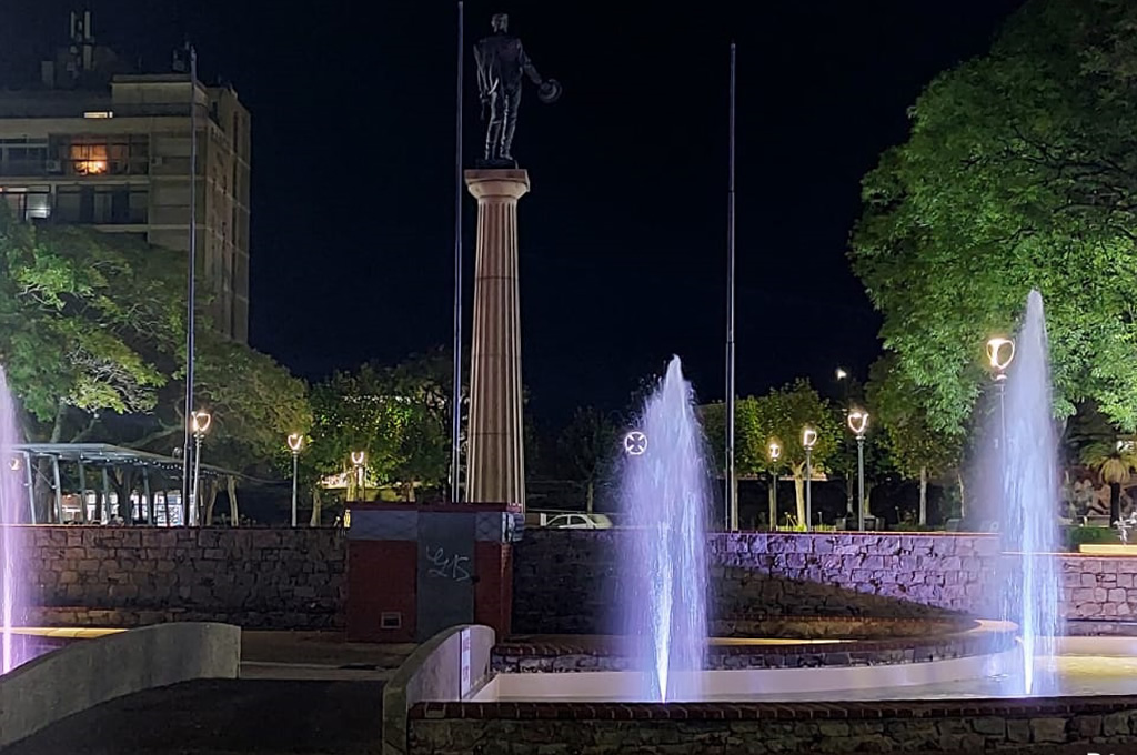 Está en funcionamiento la fuente de Plaza Artigas de Fray Bentos