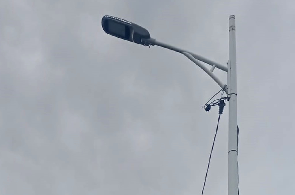 Instalación de nuevos focos de alumbrado público en Río Negro