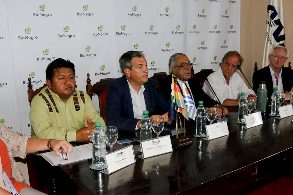 Firma del convenio marco de cooperación portuaria entre Uruguay y Bolivia