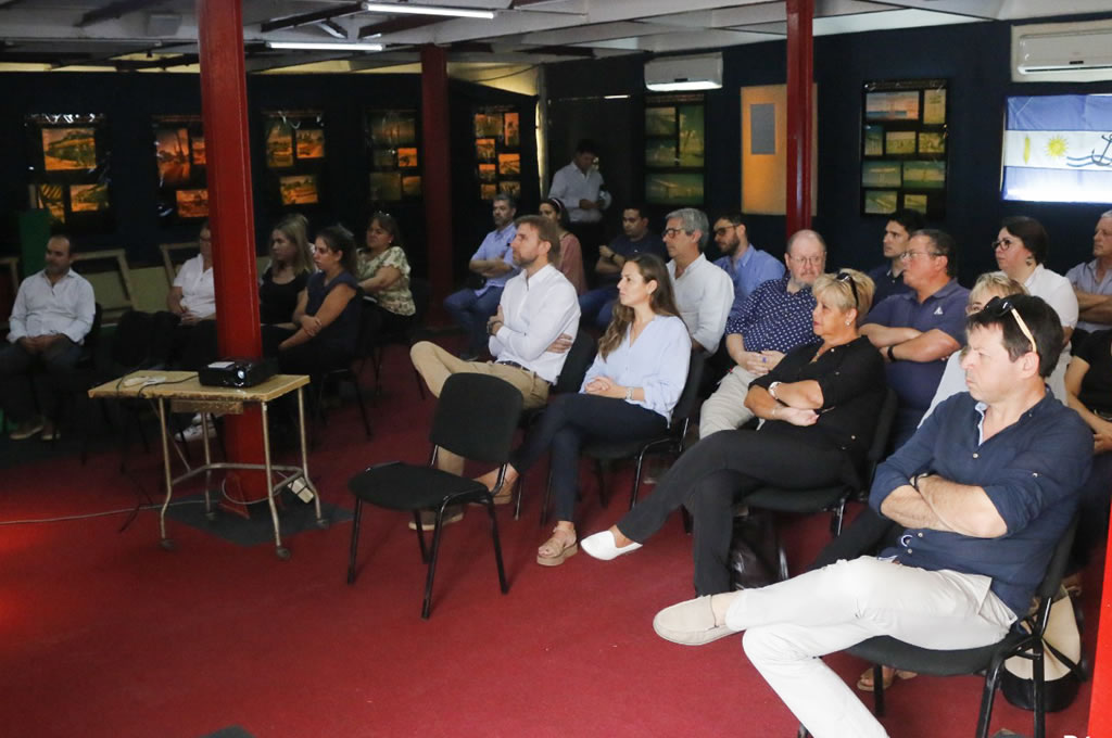 Charla sobre el proyecto de “Smart City” para Fray Bentos en el Barrio Anglo