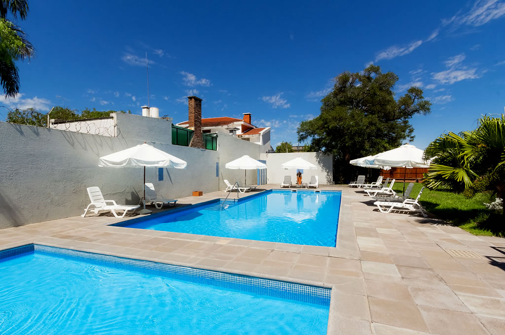 Uruguayos no pagarán IVA en hoteles en verano 2023-2024