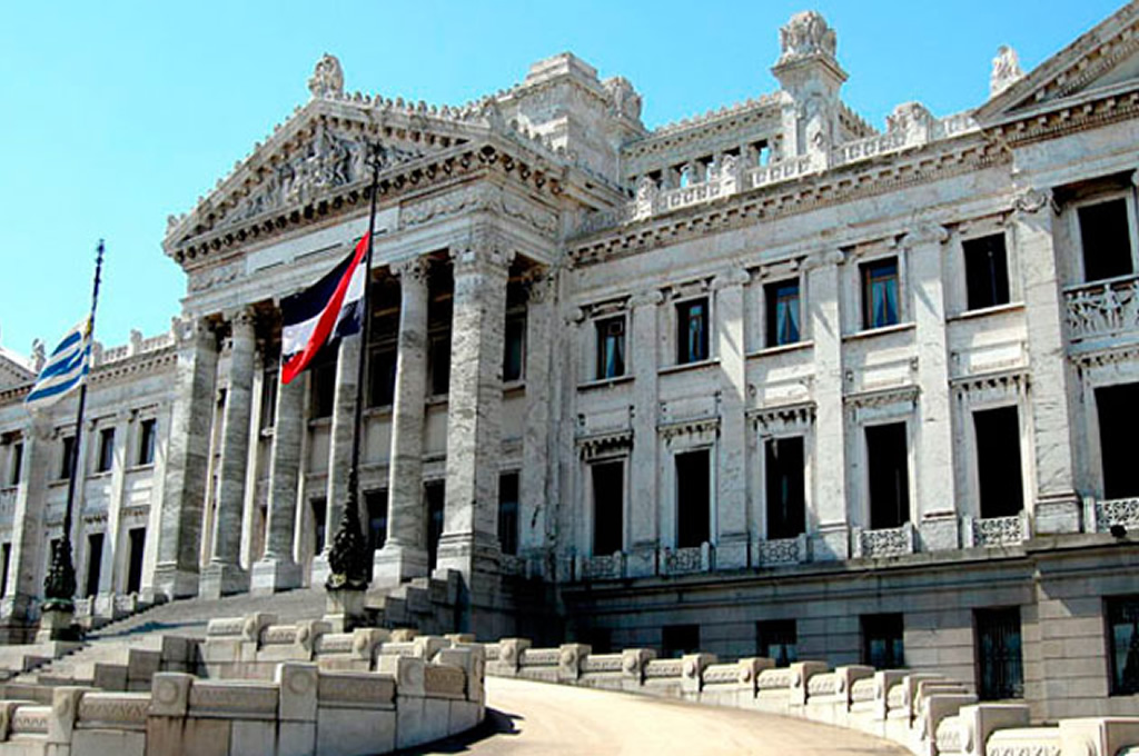 Frente Amplio rechaza negativa de transparentar ingresos a las intendencias